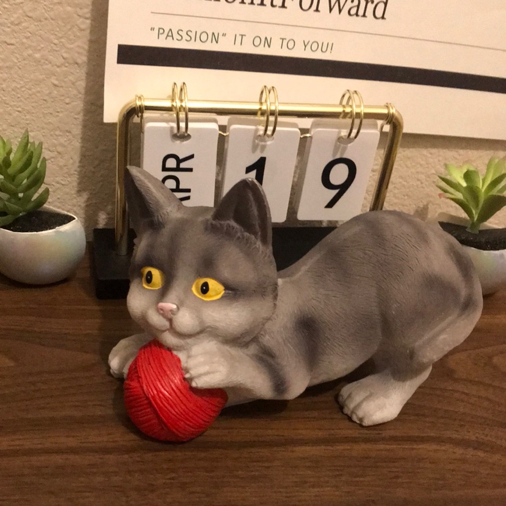 Outdoors by Design Cat with Red Ball of Yawn Decor